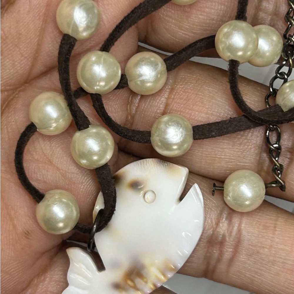 Elegant Pearl and Fish Pendant Sherlock Necklace